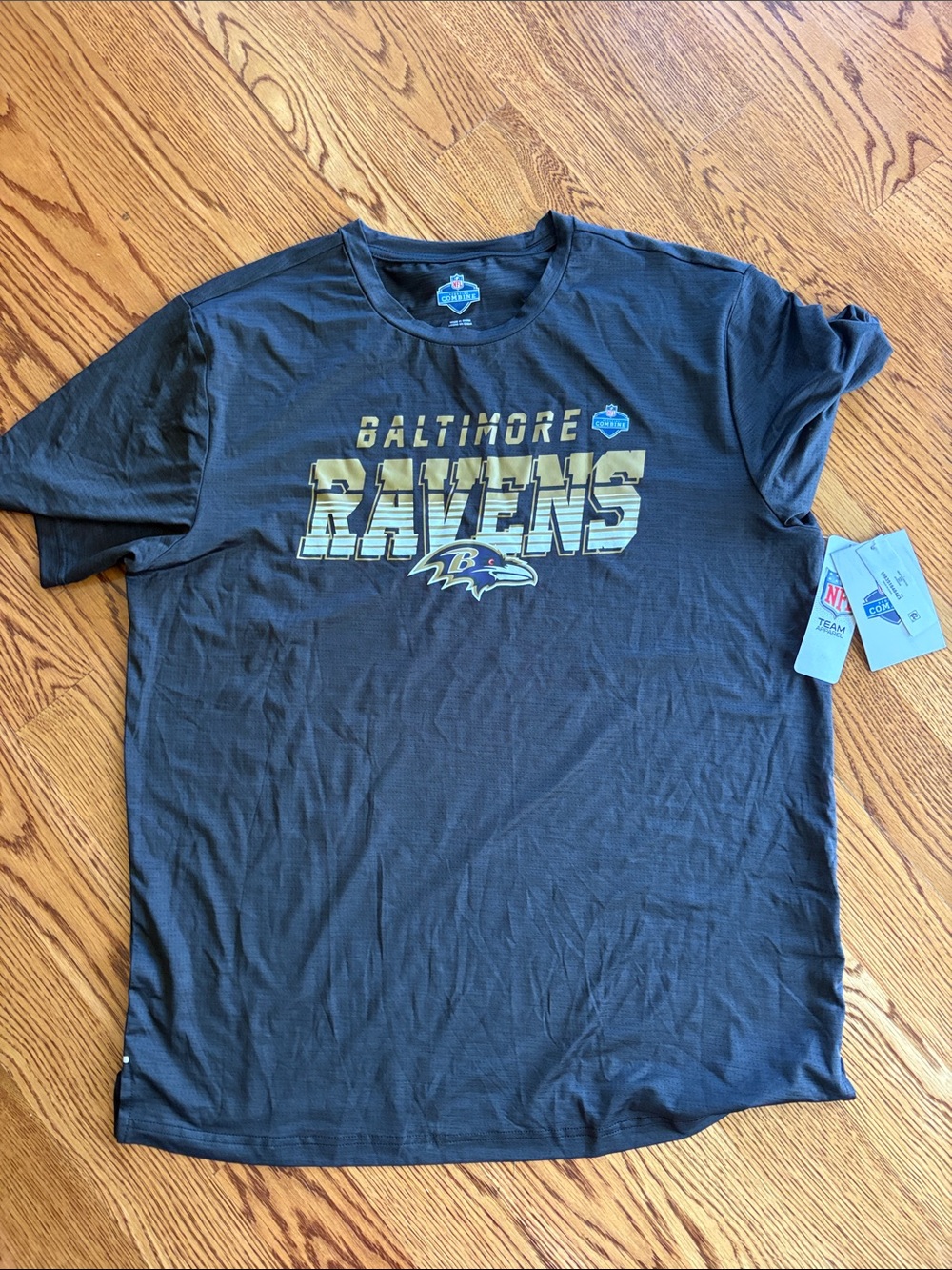 Baltimore Ravens Mens Athletic shirt Large NFL Football NWT stretch wicking